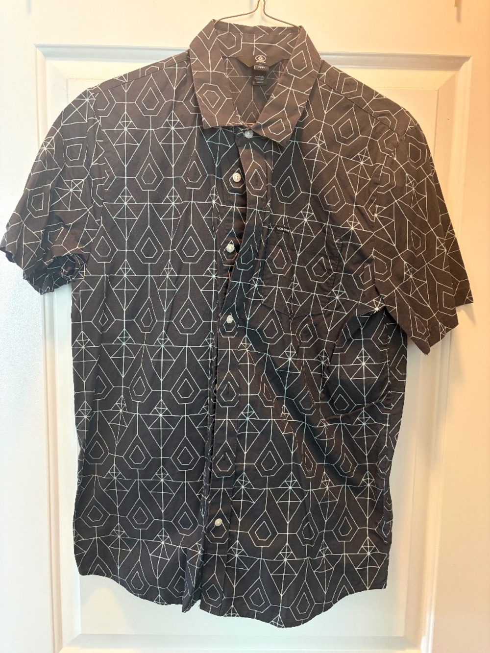 Volcom L button up